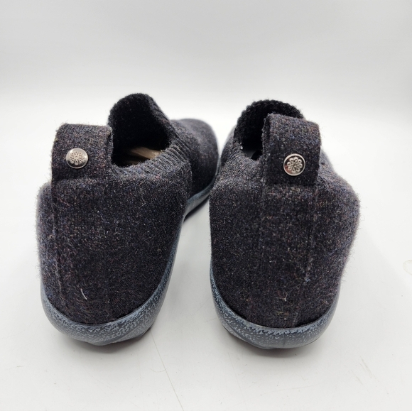 Naot Black Slip-On Strech Knit Vegan Sneakers Sz 40 - Picture 6 of 7